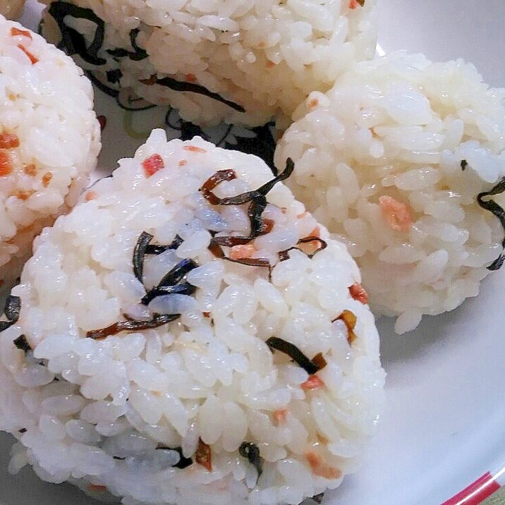 塩昆布と焼き鮭のおにぎり